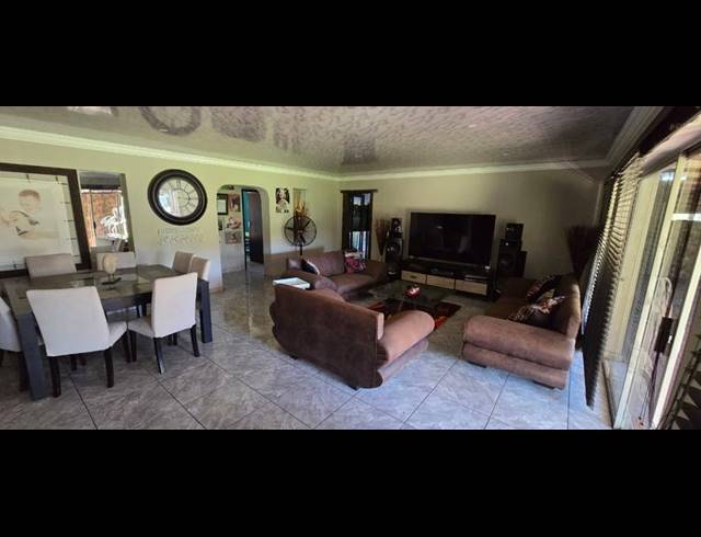 5 BEDROOM HOUSE FOR SALE IN DUNCANVILLE